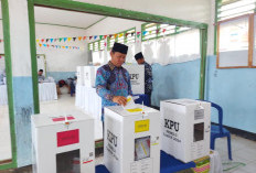 Bupati Kopli Nyoblos Di Kampung Halaman, Ajak Warga Wujudkan Pemilu Damai