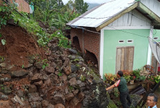 Longsor di Bukit Menyan, Dinding Rumah Warga Ambruk hingga 1 Warga Cedera