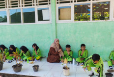 Selesai Bagikan Raport SDN 22 Kepahiang Makan Bersama