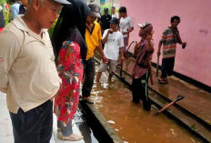 Pekarangan SD Negeri 6 Kepahiang Tergenang Banjir