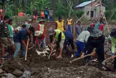 Warga Ketapang Jaya Dusun Kepahiang Gotong Royong Bangun Masjid Al-Hijrah