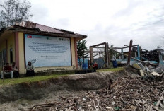 3 Kepala Keluarga Korban Abrasi Laut di Bengkulu Tengah Minta Pemerintah Peduli 