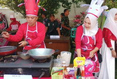 Pjs Kades Tebat Monok dan Istri Ikut Lomba Masak Nasi Goreng