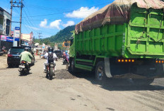 Sebabkan Kerusakan Jalan? Warga Keluhkan Truk Batu bara Melintas di Kepahiang