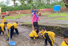 Hari Pertama Sekolah: SDN 6 Ujan Mas Gotong Royong