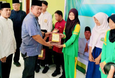 Lebaran Yatim, Kemenag Rejang Lebong Bagikan 1.930 Paket Sembako dan Alat Tulis