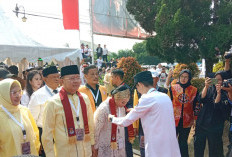 Diantar Ribuan Pendukung, Rohidin-Meriani Daftar ke KPU Provinsi Bengkulu