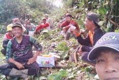 Warga Temdak Gotong Royong Bersihkan TPU