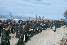 Ratusan Pesilat PSHT Cabang Kota Bengkulu Turun ke Pantai 