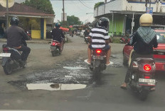 Kerusakan Jalan di Pintu Keluar Terminal Kepahiang Dinilai Bahayakan Keselamatan Pengendara