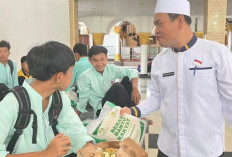 Pengajian Merah Putih dan Aksi Berbagi di Masjid Baitul Izzah Semakin Meriah