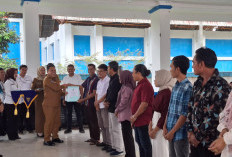  Serahkan Akta Pendirian Koperasi Merah Putih, Bupati Azhari Ingatkan Soal Aturan
