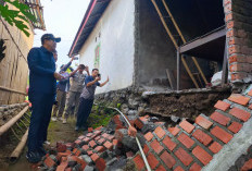 Bupati Kepahiang Zurdi Nata Salurkan Bantuan Korban Puting Beliung: Warga Diminta Tetap Waspada