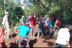 Warga Kampung Bogor dan Bogor Baru Gotong Royong Bersihkan Irigasi Terdampak Longsor