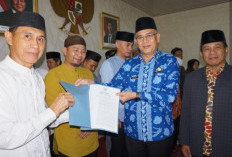 Petugas Masjid Agung Baitul Makmur Diminta Fokus Bidang Keagamaan dan Sosial Kemasyarakatan