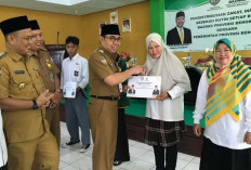 Baznas Kembali Salurkan Beasiswa dan Bantuan UMKM