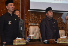 Bupati Tekankan Pentingnya Penataan BUMD dalam Sidang Paripurna DPRD