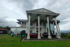 BREAKING NEWS: Istana Megah Mantan Bupati Kepahiang Bando Amin Digeledah Jaksa