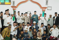 Jadi Khatib di Masjid Jamik Desa Kertapati Benteng, Gubernur Ingatkan Masyarakat Maknai Idul Adha
