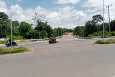 Pembangunan Jalan di Depan Kantor Bupati Benteng–Renah Semanek Mulai Dilanjutkan 