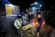 Tradisi Tahun Baru Warga Dusun Kepahiang  Bakar-Bakaran Saat Malam Pergantian Tahun