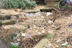  Drainase Buruk, Jalan Menuju Taman Santoso dan Pasar Pagi Sering Banjir