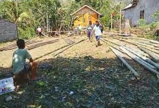 Persiapan Tasyakuran Sedekah Bumi, Pemuda dan Warga Cirebon Baru Laksanakan Kerja Bakti