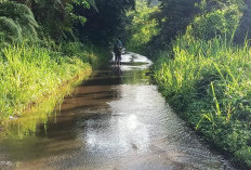 Warga Karang Endah Keluhkan Jalan Raya Langganan Banjir