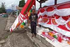 Jelang HUT KemRI Tahun 2025: Pedagang Bendera Mulai 'Kais Rezeki' di Bumei Sehasen