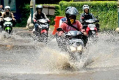  Dampak Buruk Motor Jika Nekat Menerobos Banjir 