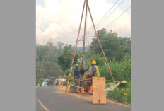 Pengeboran di Bahu Jalan Ujan Mas Bawah, Pengguna Jalan Terganggu