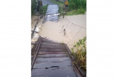 Dihantam Banjir, Jembatan Penghubung Sidodadi-Weskust Ambruk