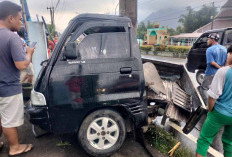  Suzuki Carry Tabrak Tiang Listrik di Taba Tebelet