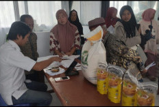 Warga Desa Kampung Bogor Terima Bantuan Pangan Beras dan Minyak Goreng 