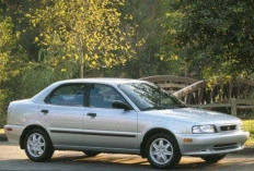Mengenal Varian Suzuki Esteem: Sedan 90an yang Masih Eksis di Jalanan 