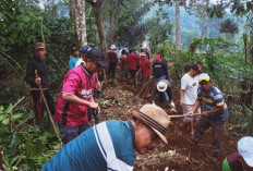 Bangun Jalan Baru Menuju TPU, Warga di Kecamatan Kepahiang Gotong royong 