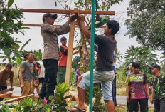 Bhabinkamtibmas Bangun Pos Ronda Ciptakan Keamanan di Bulan Ramadhan