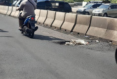 Jalan Berlubang di Tengah Kota Kabupaten Kepahiang 