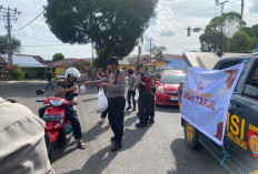 Polres Rejang Lebong Bagikan Takjil Gratis kepada Masyarakat