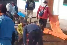 Gotong Royong Bangun Teras Masjid di Tugu Rejo Kabawetan 