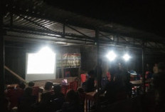 Nobar Film Perjuangan: Satgas TMMD 127 Tanamkan Nasionalisme di Desa Seguring