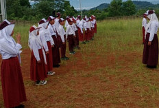 Siswa-siswi dan Guru SDN 07 Muara Kemumu Keluhkan Jalan Rusak 