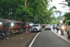 Libur lebaran, Perkakas Buatan Perajin Besi Desa Tebat Monok Ramai Pembeli