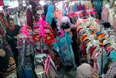 Pedagang Baju di Kepahiang Masih Sepi Pembeli, Kalah Bersaing dengan Toko Online?