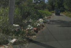   Sampah Diduga dari Tempat Hajatan Dibuang di Jalan Gunung Agung 