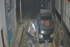 Pelaku Terekam CCTV: Motor Dinas Kades Suka Sari Kabupaten Kepahiang Digondol Maling