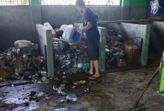 Pengelolaan Sampah TPS3R di Desa Bandung Jaya, Hasilkan Pupuk Kompos  