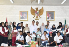 22 Anak Yatim Terima Santunan Kemensos RI, Bupati Fikri Berikan Pasan Semangat