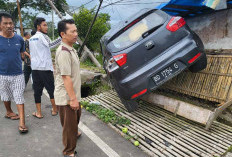 BREAKING NEWS: Warga Curup Tabrak Tiang Listrik di Kepahiang