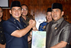 Paripurna DPRD, Wabup Hendri Sampaikan LKPj 2024 